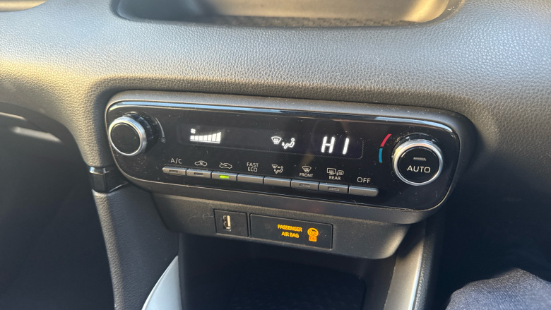 Toyota Yaris 1.5 Hybrid Design 5dr CVT Hybrid Hatchback